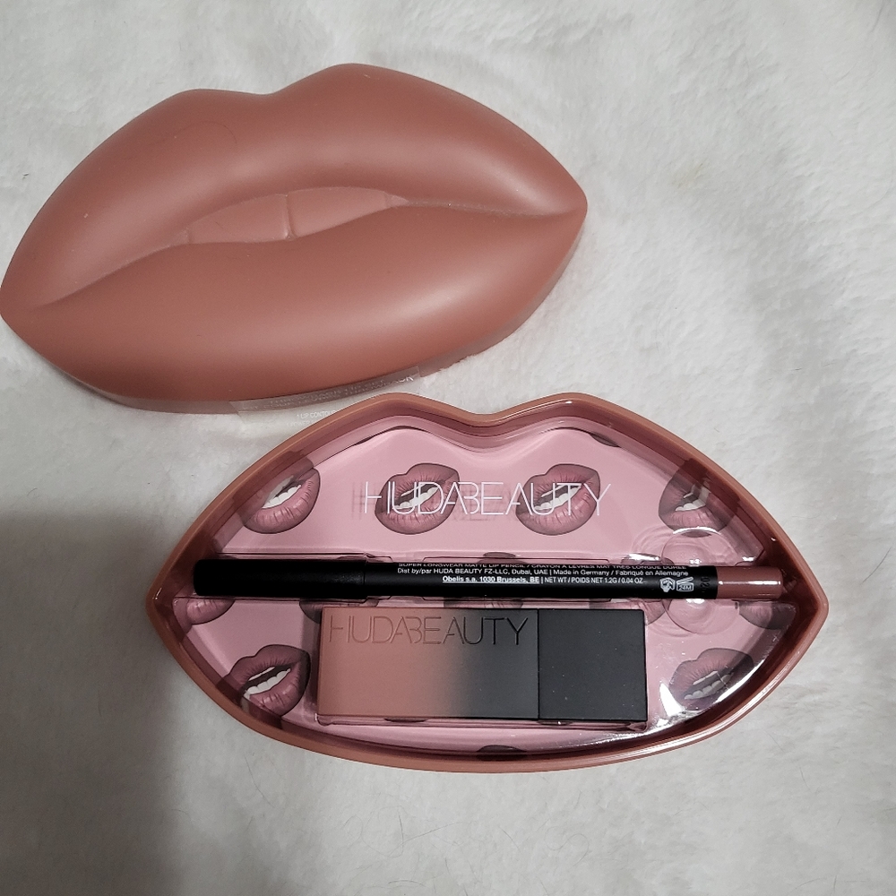 Huda Beauty Lip Contour &Lipstick NIB